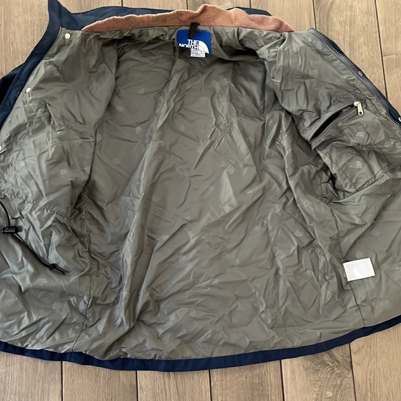 North Face Windbreaker - Picture 7 of 7